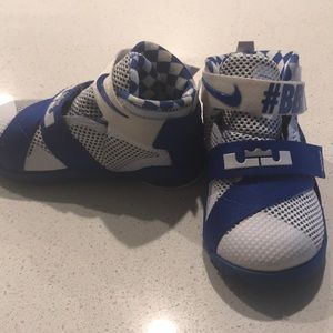 Nike Lebrons Soldier 9 lX Prem Kentucky Wildcats
